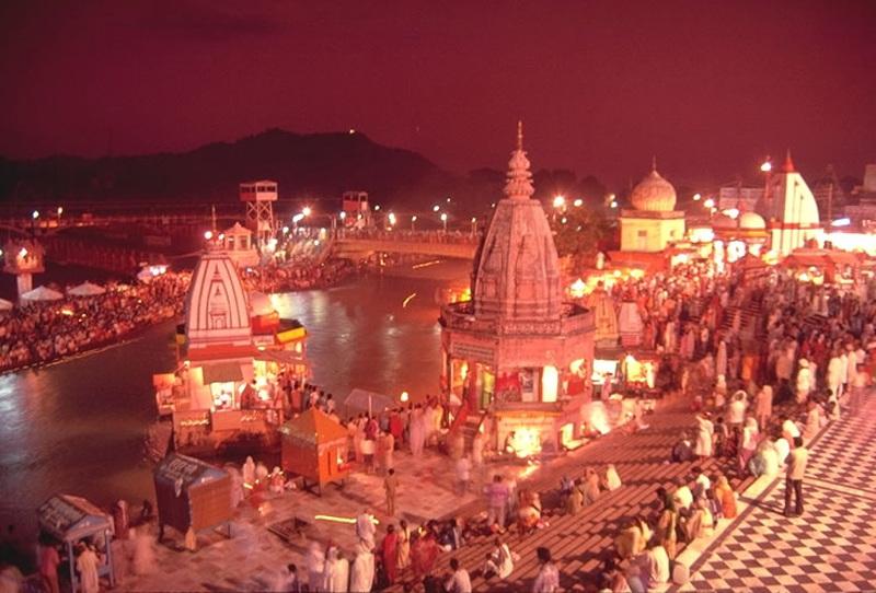 Evening_view_of_Har-ki-Pauri,_Haridwar